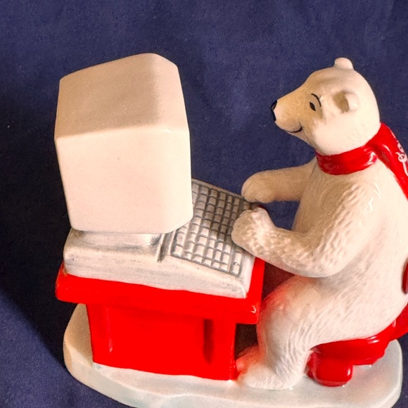 Coca Cola Bear Figuring Always a Computer Operator - Picture 4 of 7